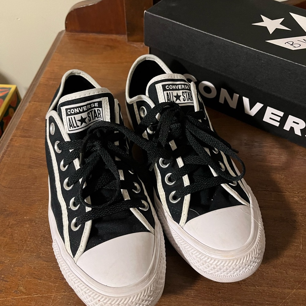 Converse Black and White low tops. Unique!